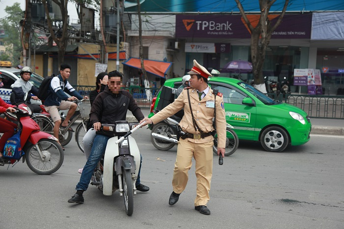 Không có bảo hiểm xe máy khi tham gia giao thông hiện bị xử phạt từ 100.000 đồng đến 200.000 đồng.