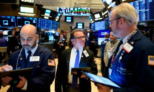 Chứng khoán Mỹ tăng mạnh, cổ phiếu VFS “bốc hơi” gần một nửa, giá dầu nhảy 1%