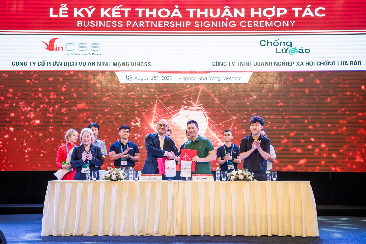 Buổi ký kết thành công tốt đẹp.