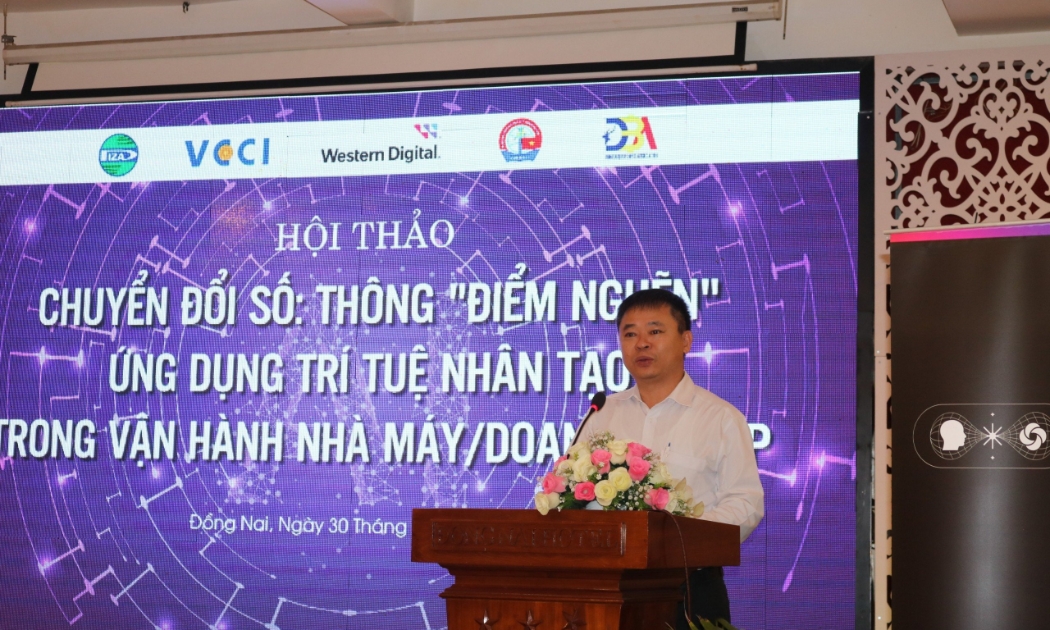 Giám đốc VCCI-HCM Trần Ngọc Liêm phát biểu tại hội thảo “Chuyển đổi số :Thông điểm nghẽn ứng dụng trí tuệ nhân tạo trong vận hành Nhà máy/Doanh nghiệp