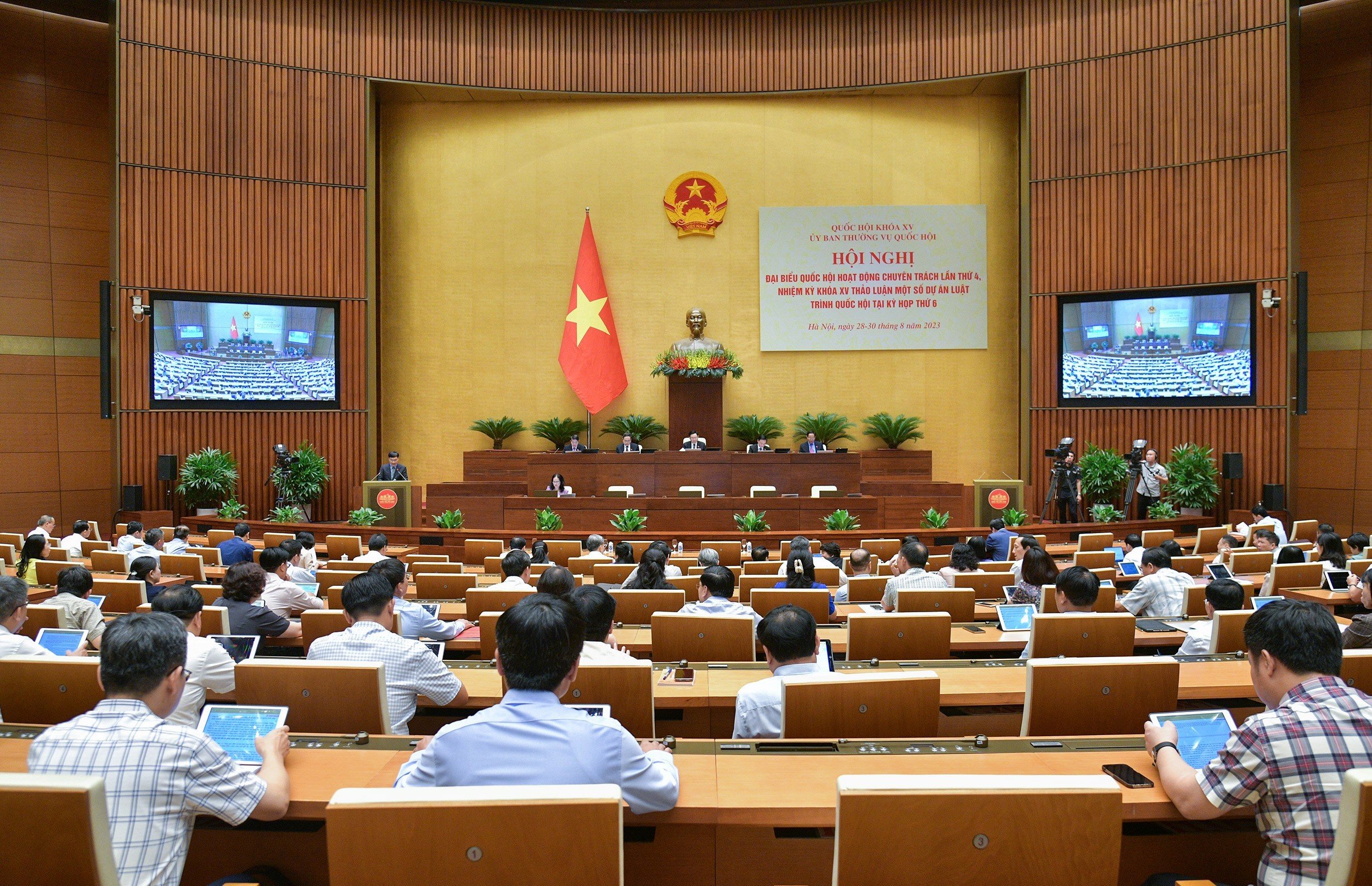 Hội nghị Đại biểu Quốc hội chuyên trách lần thứ 4 thảo luận về một số vấn đề lớn còn ý kiến khác nhau của dự án Luật Đất đai (sửa đổi) ngày 30/8/2023.