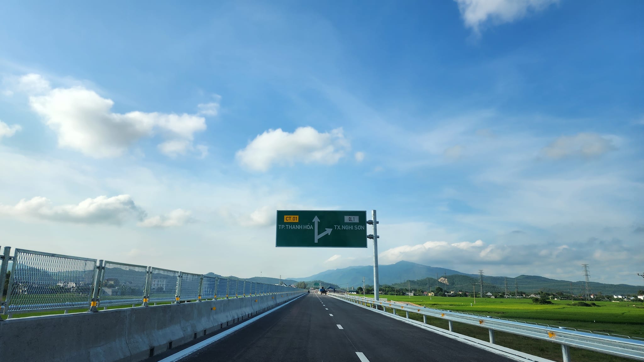 Tuyến cao tốc Thanh Hóa - Nghệ An thông xe để kịp thời phục vụ người dân lưu thông trong cao điểm dịp Lễ Quốc khánh 2/9.
