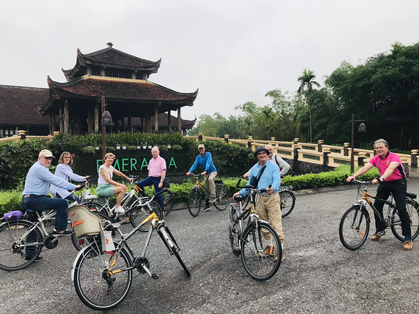 Trong th&aacute;ng 8/2023 c&oacute; 1.217,4 ngh&igrave;n lượt kh&aacute;ch quốc tế đến Việt Nam, tăng 17,2% so với th&aacute;ng trước.