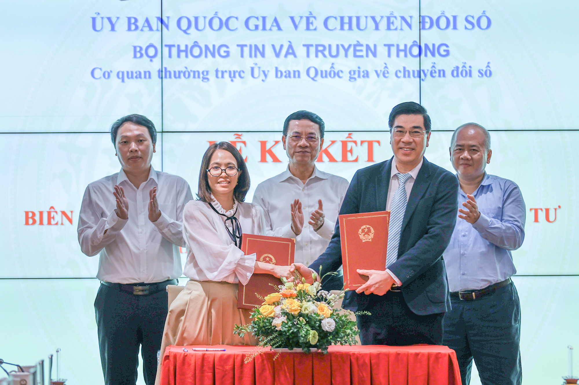 Tại hội nghị, Cục Phát triển doanh nghiệp (Bộ Kế hoạch và Đầu tư) và Vụ Kinh tế số và Xã hội số (Bộ Thông tin và Truyền thông) đã ký kết hợp tác hỗ trợ doanh nghiệp chuyển đổi số, phát triển kinh tế số.