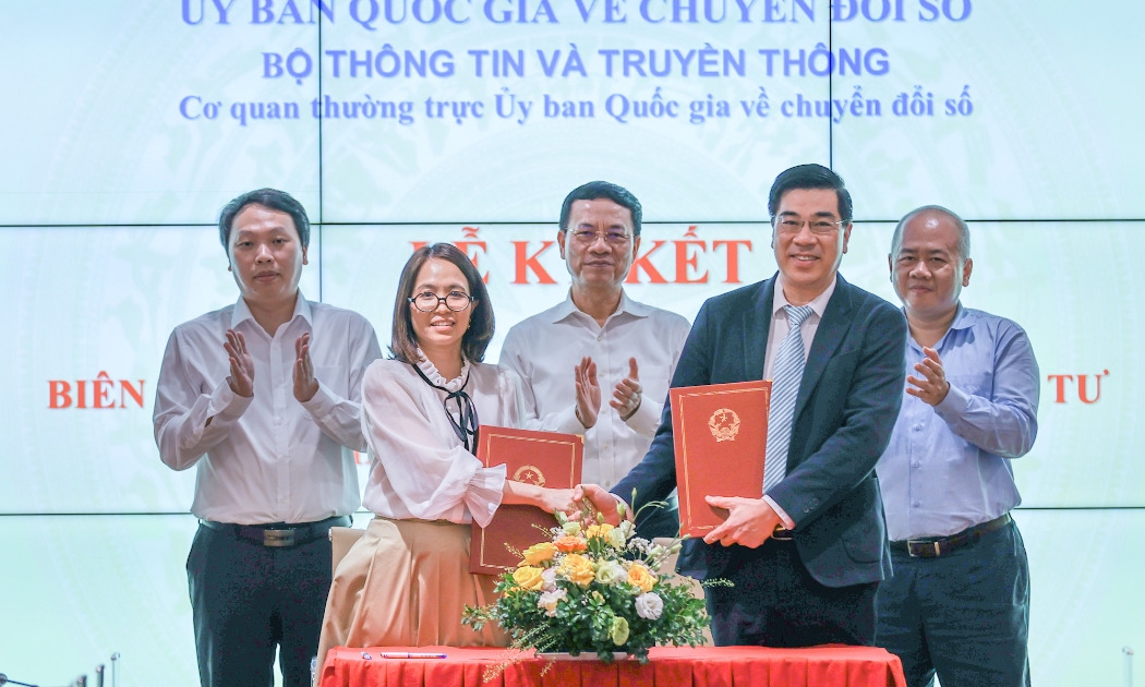 Tại hội nghị, Cục Phát triển doanh nghiệp (Bộ Kế hoạch và Đầu tư) và Vụ Kinh tế số và Xã hội số (Bộ Thông tin và Truyền thông) đã ký kết hợp tác hỗ trợ doanh nghiệp chuyển đổi số, phát triển kinh tế số.