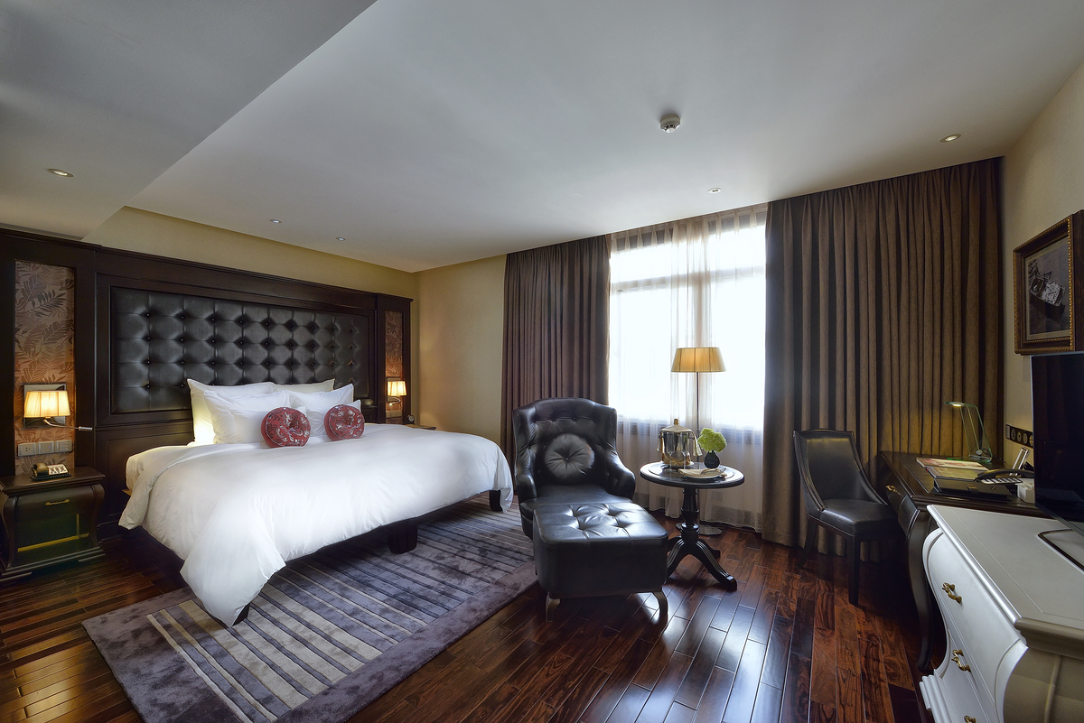 Phòng lưu trú tại khách sạn Paradise Suites.