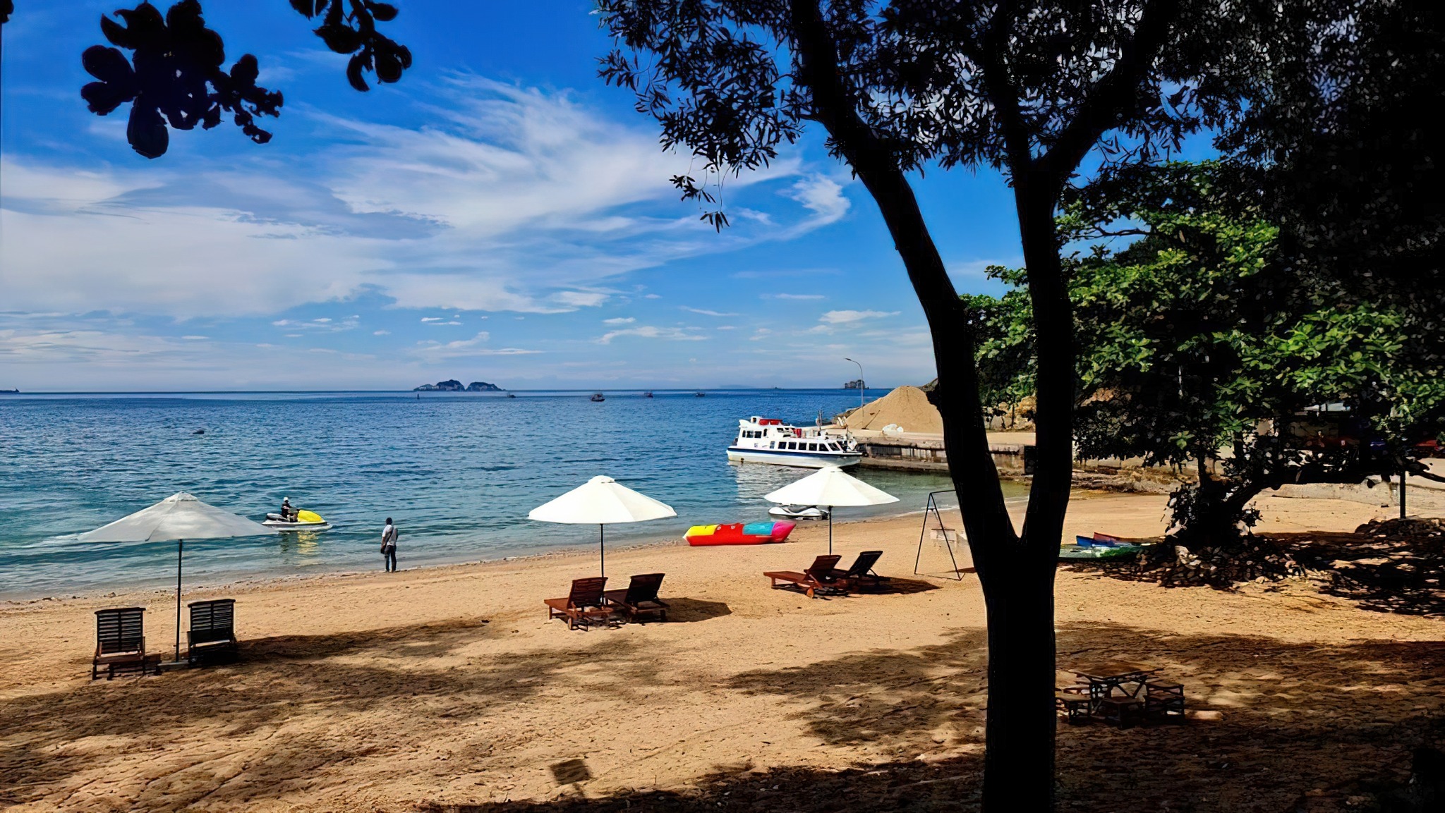 Trong 4 ng&agrave;y nghỉ lễ, to&agrave;n tỉnh Thanh H&oacute;a đ&oacute;n 320.000 lượt kh&aacute;ch, mang về doanh thu 663 tỷ đồng.