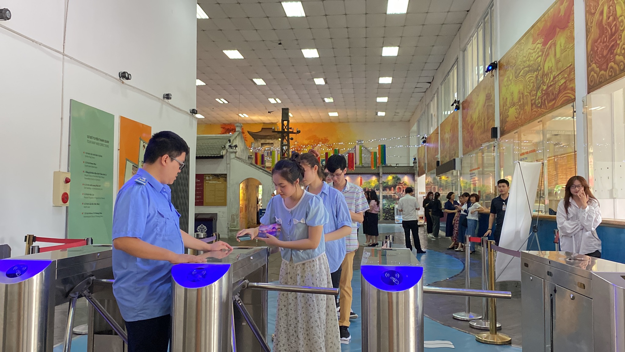 Lượng kh&aacute;ch v&agrave; doanh thu du lịch H&agrave; Nội trong kỳ nghỉ lễ vừa qua đều thấp hơn so với dịp 30/4.