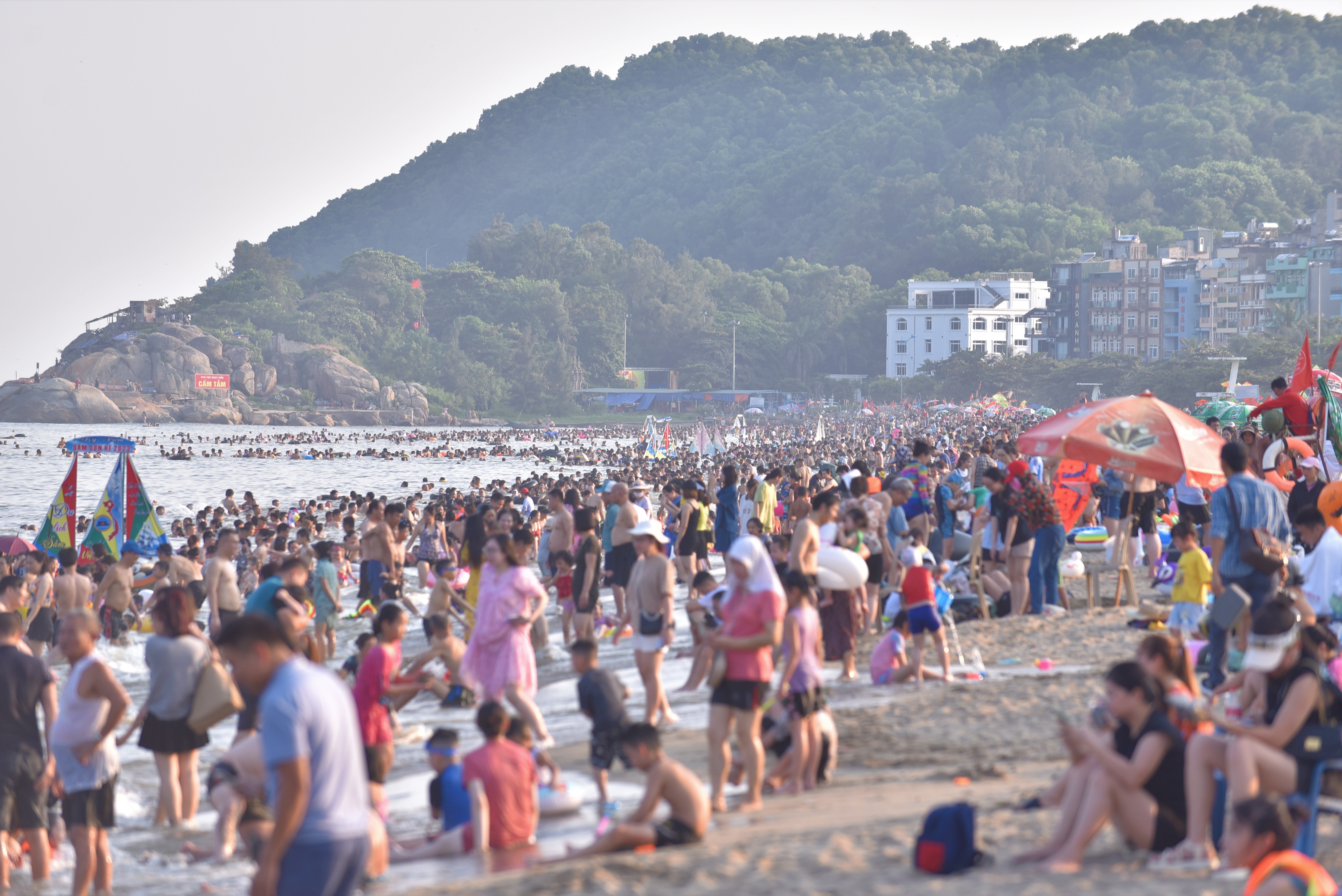Biển Sầm Sơn, Thanh H&oacute;a trong dịp lễ Quốc kh&aacute;nh 2/9 vừa qua.