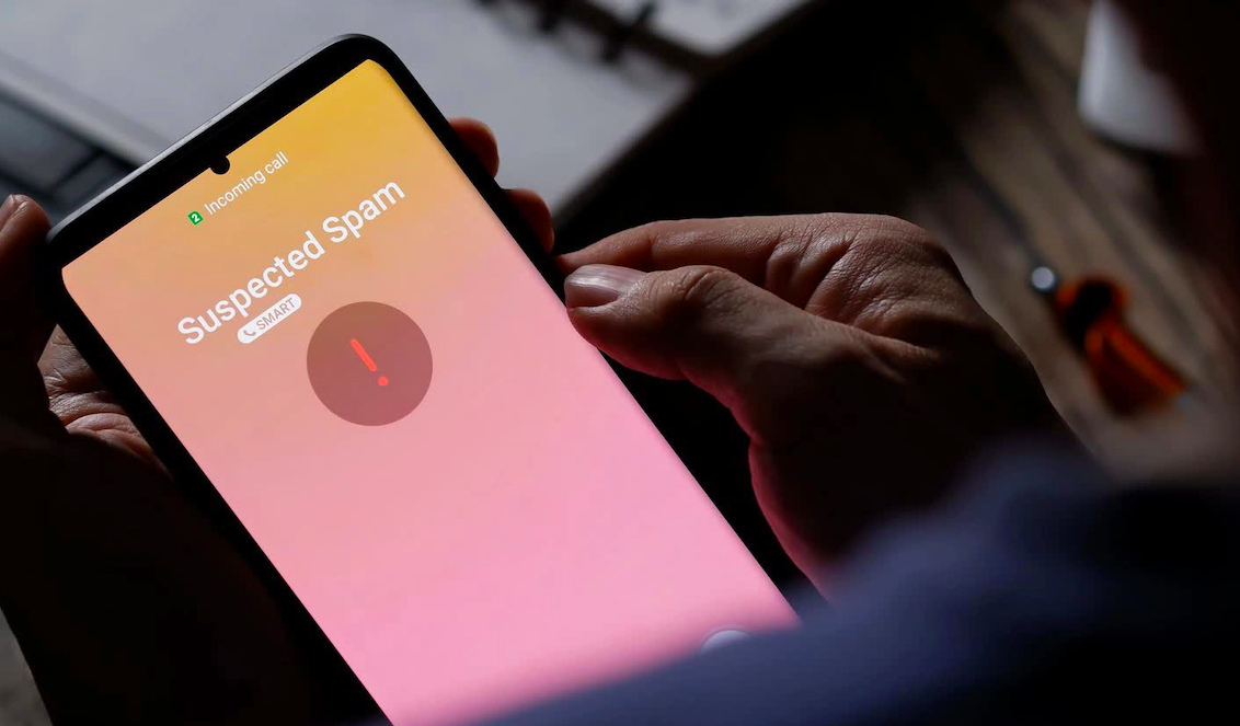 Trong 6 tháng đầu năm 2023, tổng đài 5656/156 của Bộ Thông tin và Truyền thông đã tiếp nhận hơn 570 nghìn phản ánh trong đó có hơn 104 nghìn phản ánh về các cuộc gọi, tin nhắn có dấu hiệu lừa đảo (chiếm xấp xỉ 18% tổng số phản ánh) - Ảnh minh họa.