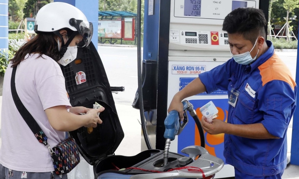 Từ chiều 5/9/2023, giá xăng RON95-III tăng 270 đồng, lên mức 24.871 đồng/lít.