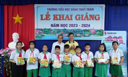 Nhân dịp đầu năm học mới, Phân Bón Cà Mau trao tặng hàng nghìn suất học bổng cho các em học sinh cả nước.