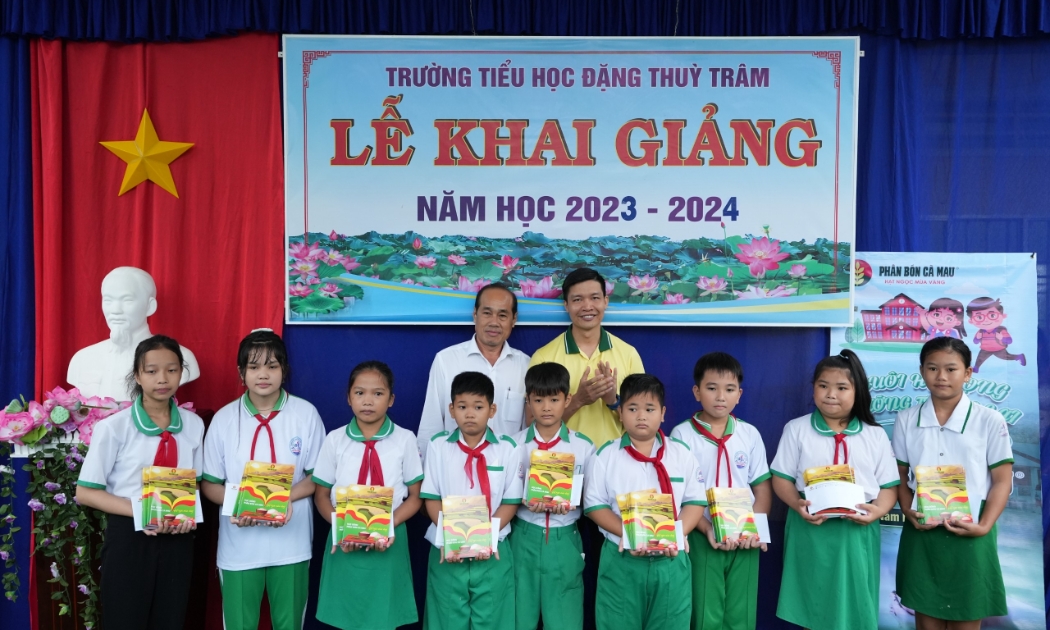 Nhân dịp đầu năm học mới, Phân Bón Cà Mau trao tặng hàng nghìn suất học bổng cho các em học sinh cả nước.