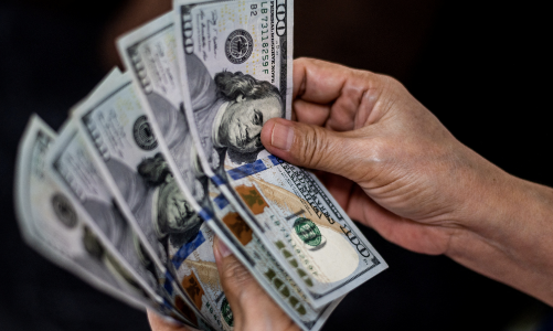 Điều gì đẩy đồng USD lên cao nhất 6 tháng?