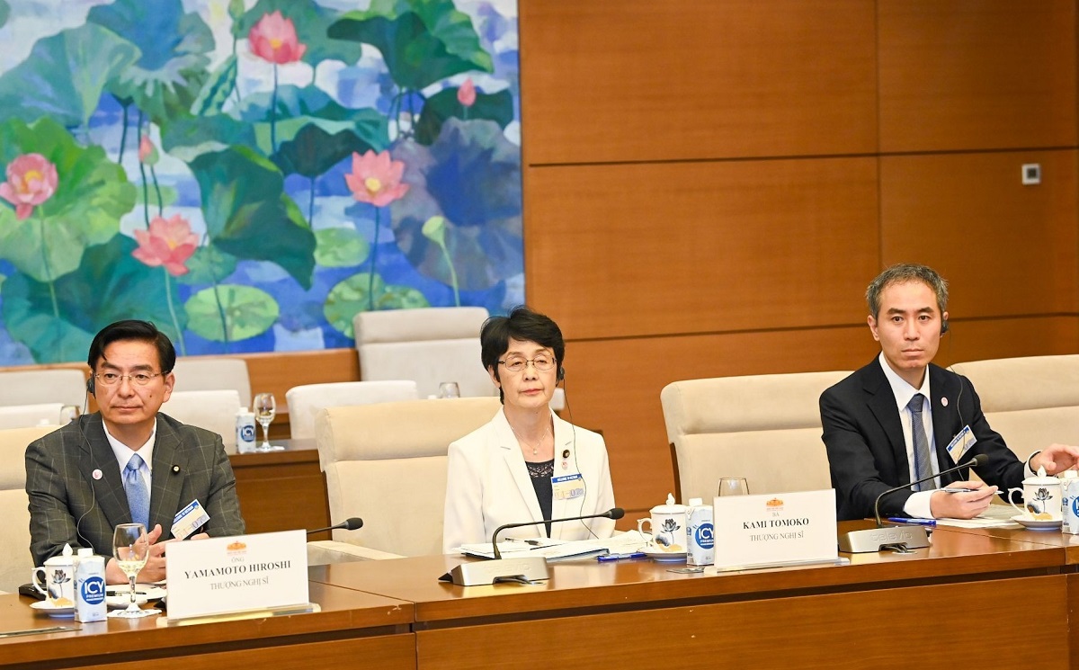 C&aacute;c Thượng Nghị sĩ th&aacute;p t&ugrave;ng Chủ tịch Thượng viện Nhật Bản dự buổi hội đ&agrave;m. Ảnh: TTXVN.