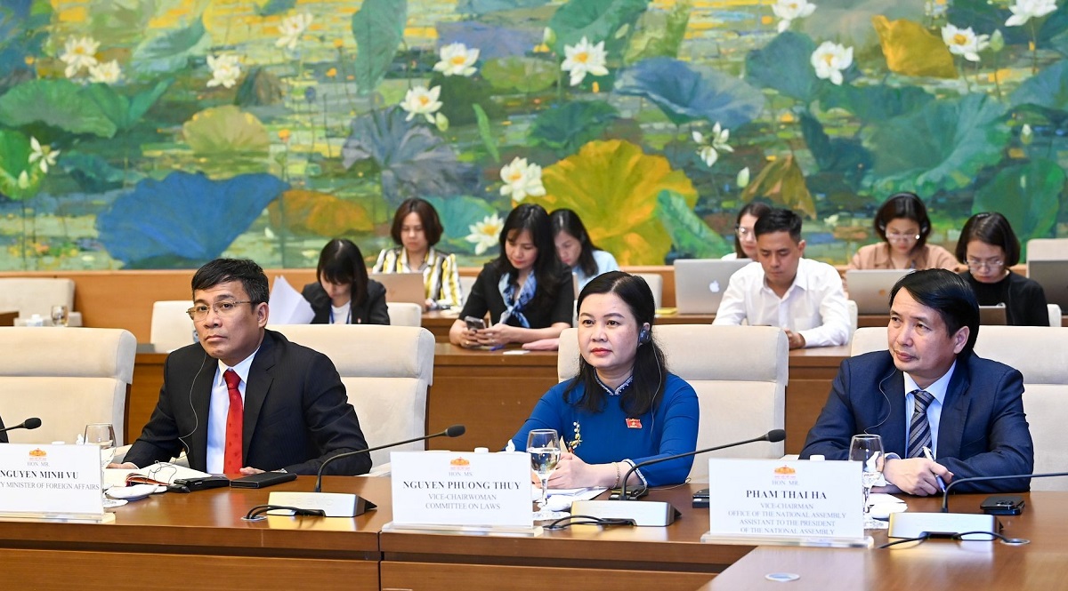 Các đại biểu Việt Nam dự buổi hội đàm. Ảnh:TTXVN.
