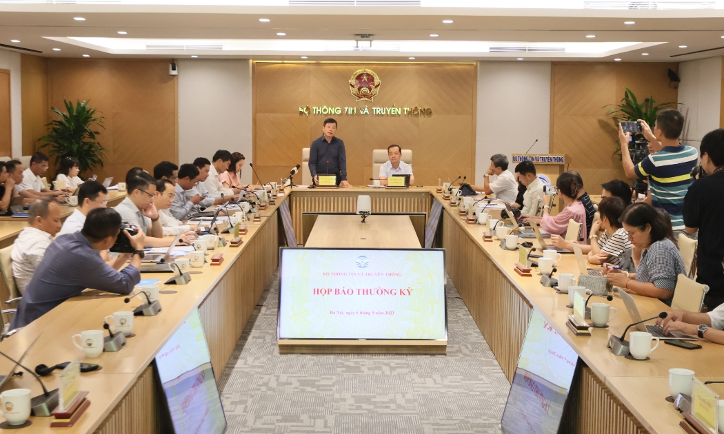 Thứ trưởng Nguyễn Thanh Lâm và Thứ trưởng Phạm Đức Long chủ trì họp báo thường kỳ Bộ Thông tin và Truyền thông chiều 6/9/2023.