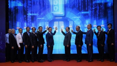 Saigon Hi-Tech Park opens electronics, semiconductor center