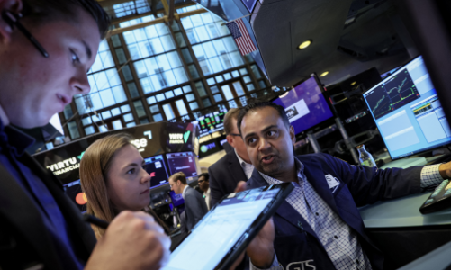 Chứng khoán Mỹ tiếp tục trượt dốc vì nỗi lo lãi suất, giá dầu giữ đà tăng