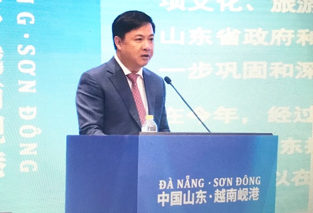 Ông Lương Nguyễn Minh Triết, Chủ tịch HĐND TP. Đà Nẵng, phát biểu tại Hội thảo xúc tiến đầu tư, thương mại, du lịch tại tỉnh Sơn Đông, Trung Quốc.