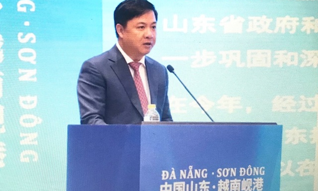 Ông Lương Nguyễn Minh Triết, Chủ tịch HĐND TP. Đà Nẵng, phát biểu tại Hội thảo xúc tiến đầu tư, thương mại, du lịch tại tỉnh Sơn Đông, Trung Quốc.