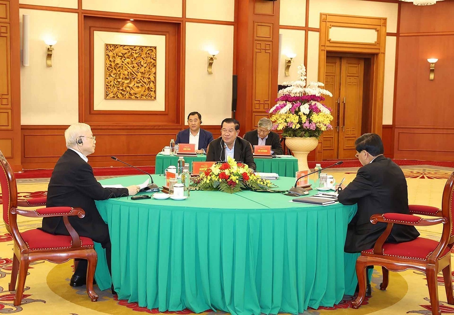 Chủ tịch Đảng Nhân dân Campuchia (CPP) Samdech Techo Hun Sen phát biểu tại cuộc gặp. Ảnh: TTXVN.