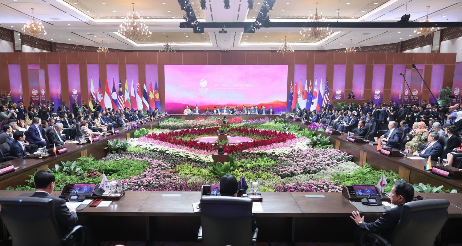 L&atilde;nh đạo c&aacute;c nước EAS đ&aacute;nh gi&aacute; cao vai tr&ograve; v&agrave; gi&aacute; trị chiến lược của EAS với tư c&aacute;ch l&agrave; diễn đ&agrave;n của c&aacute;c l&atilde;nh đạo đối thoại, định hướng chiến lược v&igrave; ho&agrave; b&igrave;nh. Ảnh: VGP.