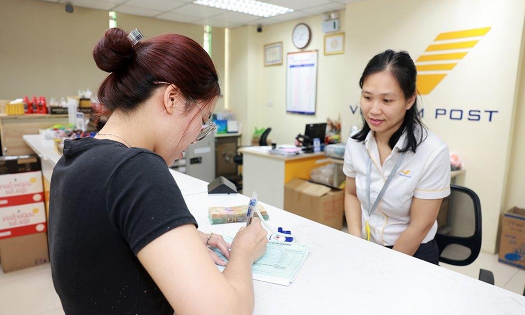 Chậm nhất ngày 1/3/2024, LPBank phải cử 3 nhân sự làm việc tại các phòng giao dịch bưu điện.