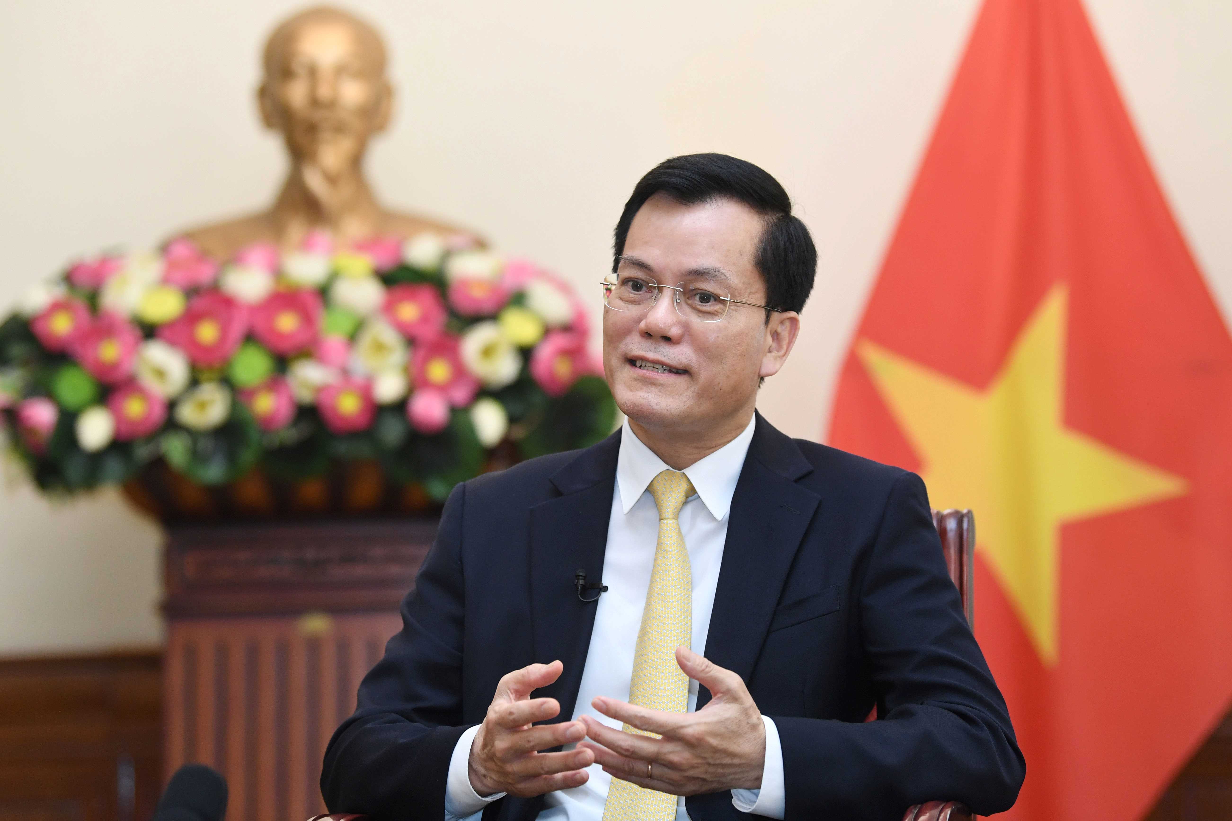 Thứ trưởng Bộ Ngoại giao Hà Kim Ngọc trả lời phỏng vấn báo chí trước thềm chuyến thăm của Tổng thống Hoa Kỳ Joe Biden.