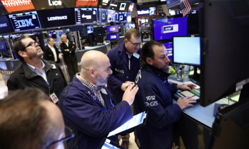 Cổ phiếu Apple kéo chứng khoán Mỹ giảm điểm 