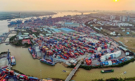 Cảng Cát Lái (TP.HCM) hiện là cảng container có lợi nhuận và quy mô hàng đầu Việt Nam, đồng thời lọt vào top 21 cảng hàng đầu thế giới, là một trung tâm dịch vụ logistics hàng đầu của TP.HCM và khu vực.