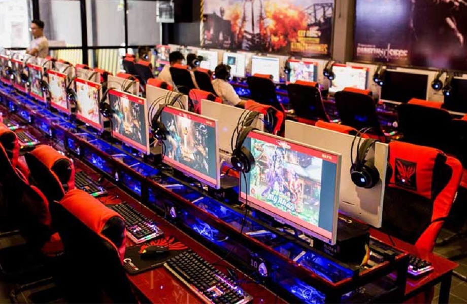 Việc sử dụng internet rất dễ xảy ra các hành vi tiêu cực, lan truyền nhanh nên cần có cơ chế kiểm soát. Ảnh minh họa.