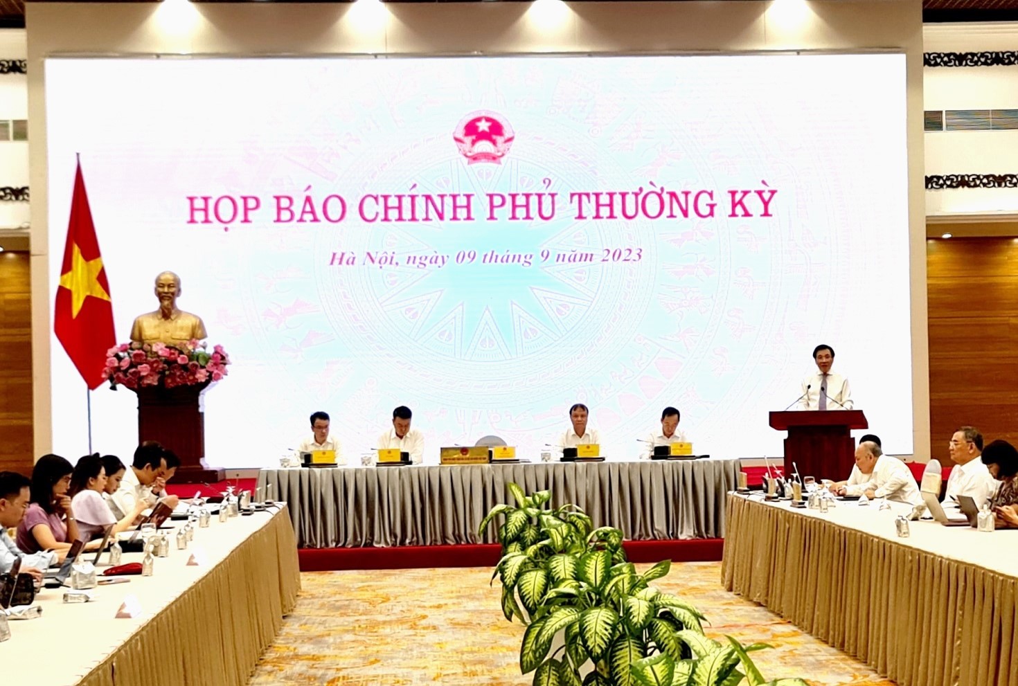 Quang cảnh buổi họp báo Chính phủ thường kỳ tháng 8, diễn ra chiều muộn 9/9/2023.