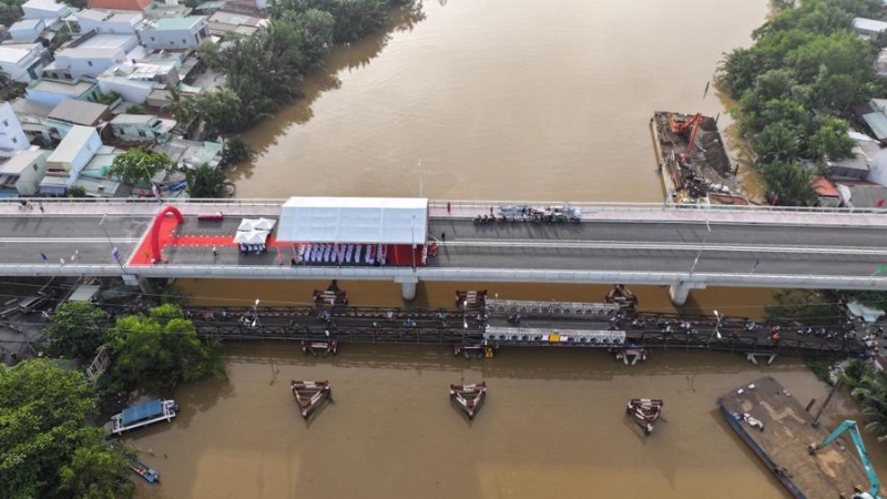 HCMC’s Long Kieng Bridge opens to traffic after long delay