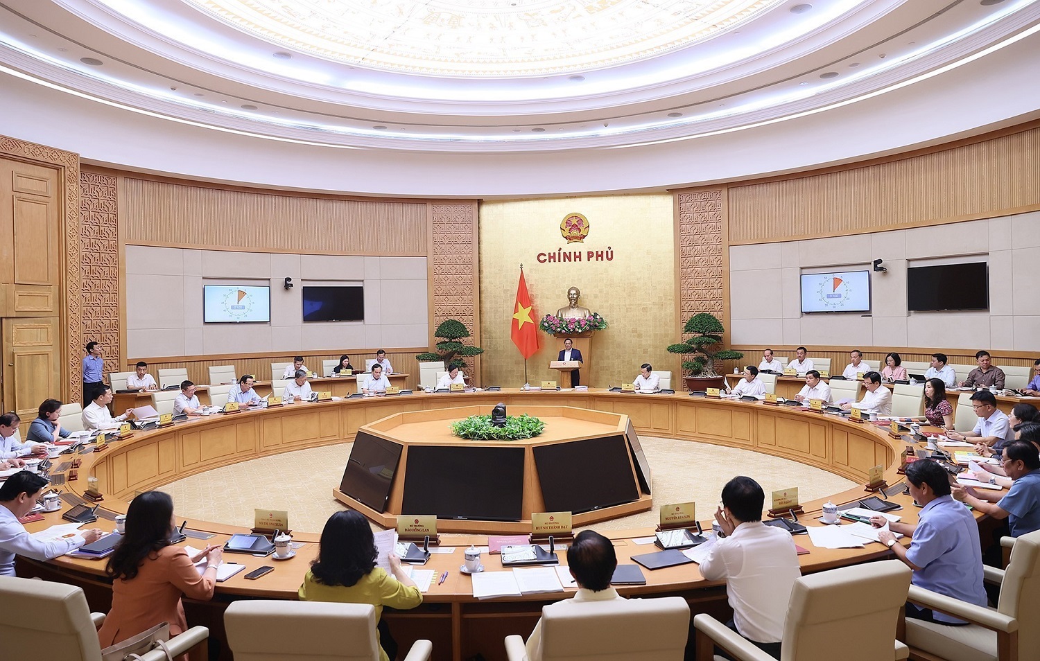 Phiên họp thống nhất đánh giá, tình hình tháng 8 tiếp tục xu hướng tích cực, đóng góp vào kết quả chung của 8 tháng năm 2023. Ảnh:VGP.