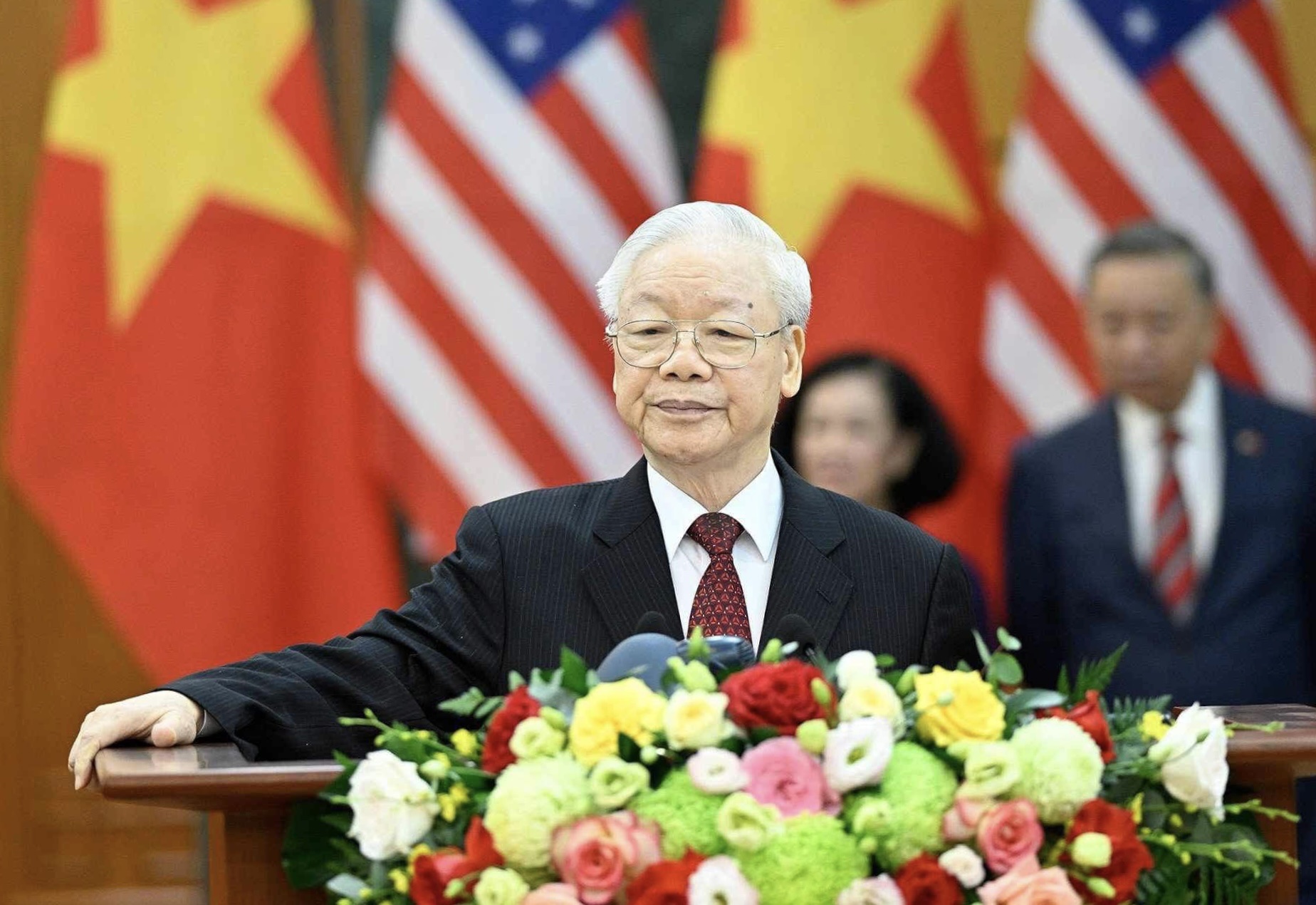 Tổng B&iacute; thư Nguyễn Ph&uacute; Trọng nhấn mạnh đường lối đối ngoại nhất qu&aacute;n của Việt Nam l&agrave; độc lập, tự chủ, h&ograve;a b&igrave;nh, hữu nghị, hợp t&aacute;c v&agrave; ph&aacute;t triển, đa dạng h&oacute;a, đa phương h&oacute;a quan hệ đối ngoại... khi ph&aacute;t biểu với b&aacute;o ch&iacute; Việt Nam, Hoa Kỳ v&agrave; quốc tế. Ảnh: Việt Dũng.