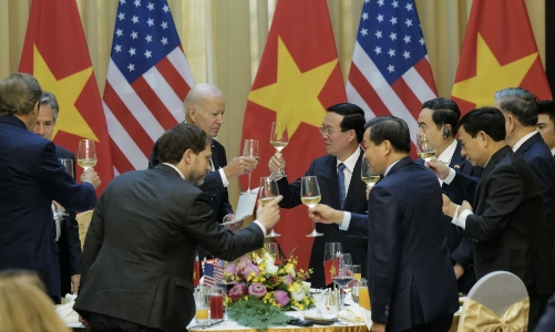Chủ tịch nước Võ Văn Thưởng chủ trì chiêu đãi trọng thể Tổng thống Hoa Kỳ Joe Biden