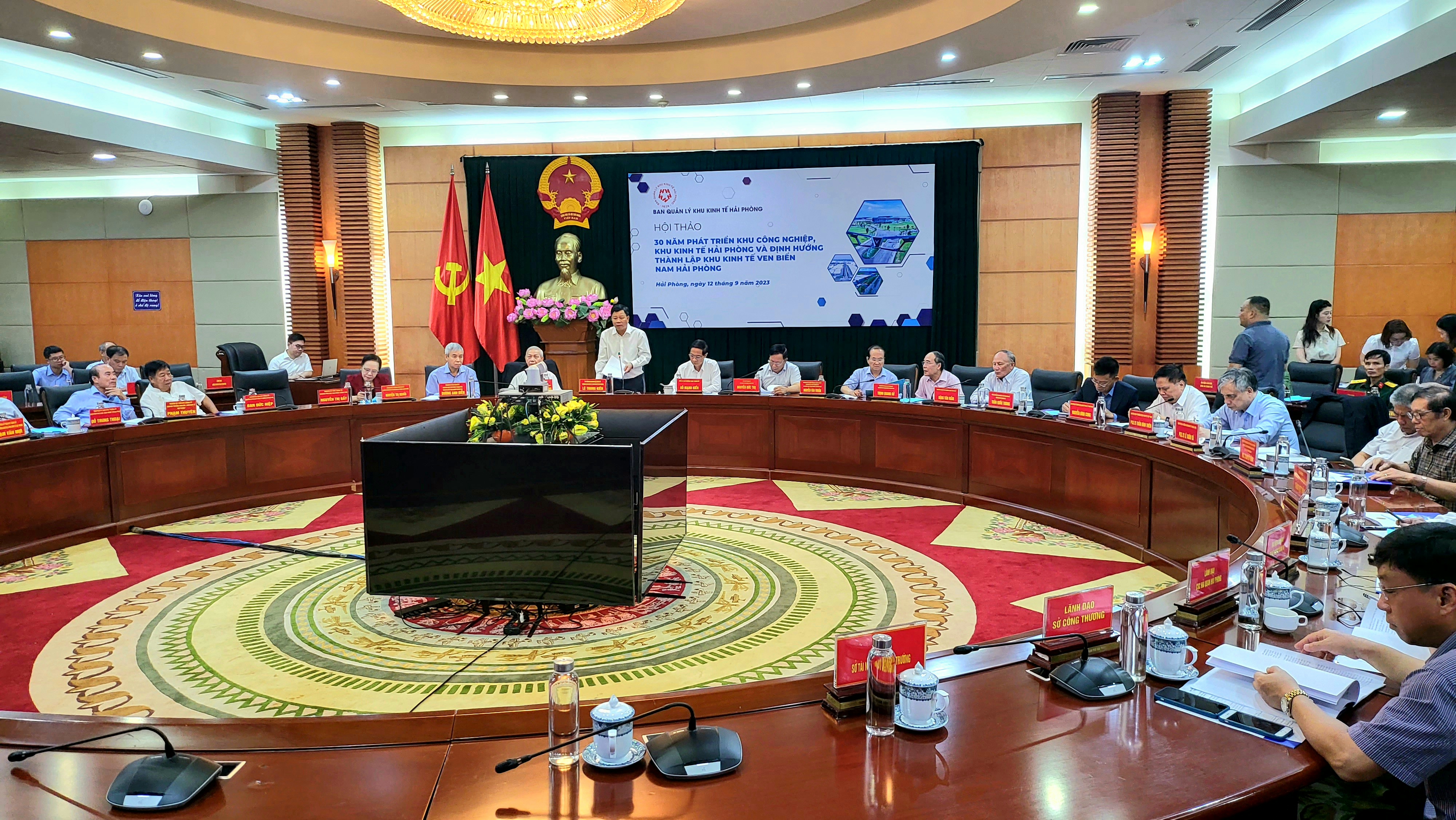 Hội thảo "30 năm phát triển khu công nghiệp, khu kinh tế Hải Phòng và định hướng thành lập Khu kinh tế ven biển Nam Hải Phòng”