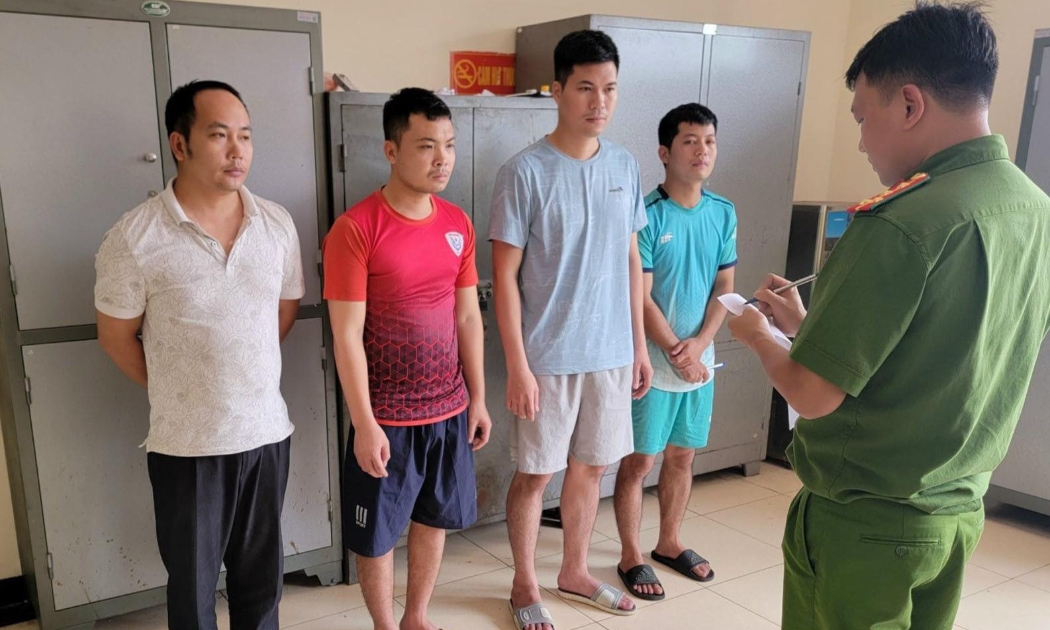 Các bị can tại cơ quan công an - Ảnh: Công an cung cấp