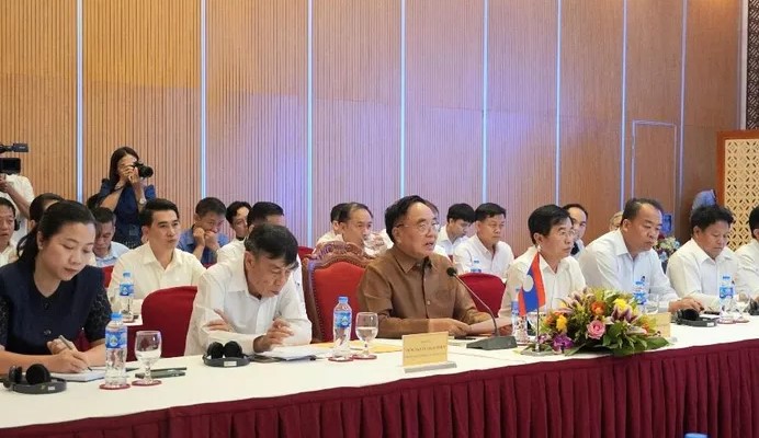 Đo&agrave;n đại biểu của Ủy ban hợp t&aacute;c L&agrave;o - Việt Nam do Bộ trưởng Bộ Kế hoạch v&agrave; Đầu tư L&agrave;o Khăm- chen V&ocirc;ng- ph&ocirc; -sỷ l&agrave;m trưởng đo&agrave;n