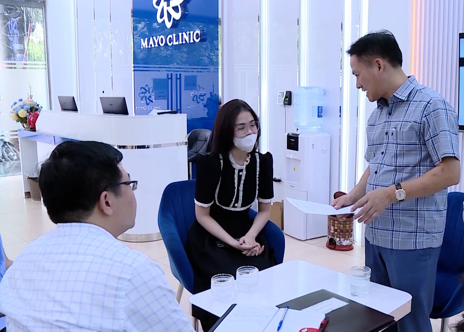 Đại diện Sở Y tế Thanh Hóa làm việc với cơ sở thẩm mỹ trong đợt kiểm tra vừa qua