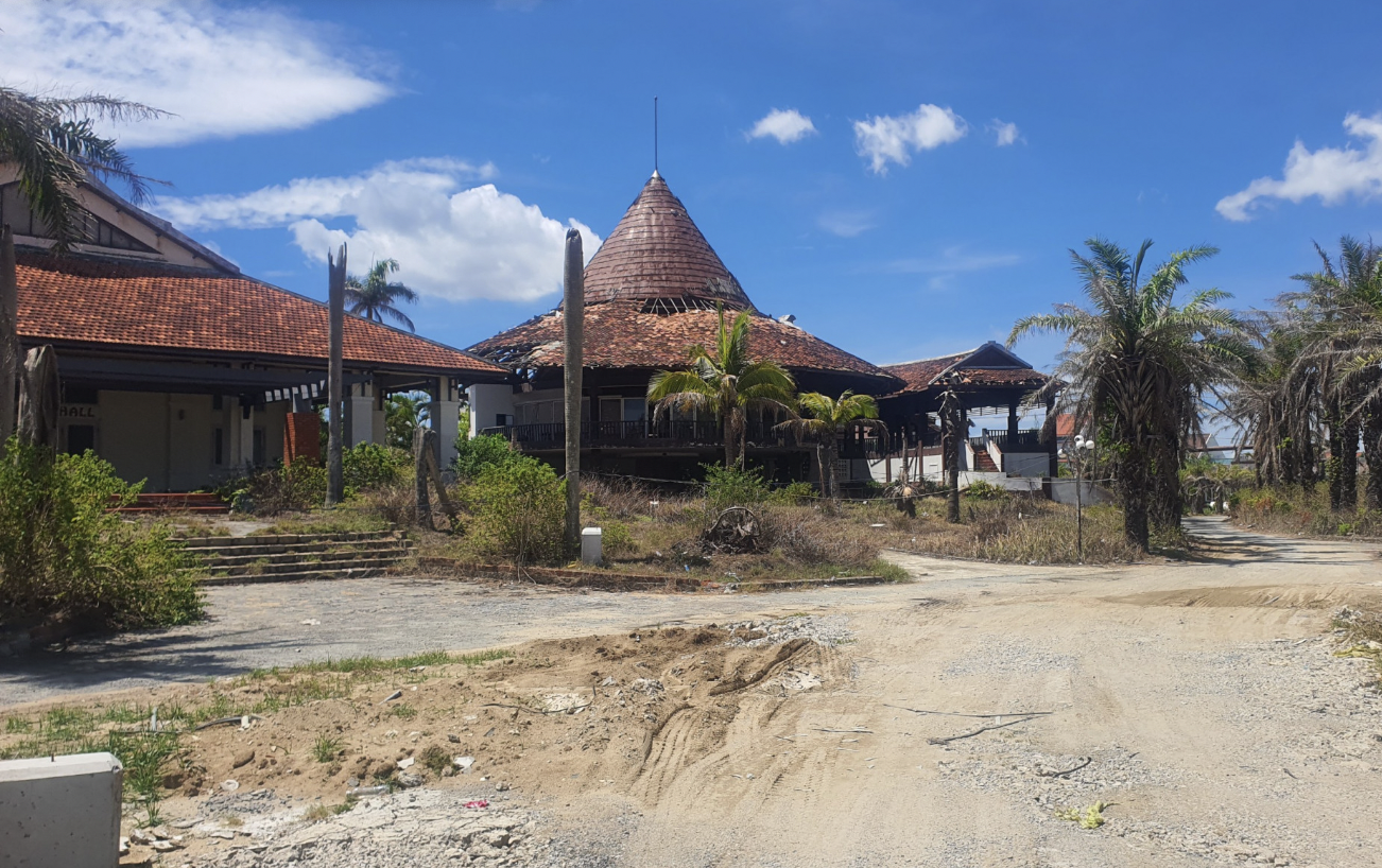 Ở Việt Nam, không ít khu nghỉ dưỡng tại vị trí đẹp bị bỏ hoang - Ảnh minh hoạ