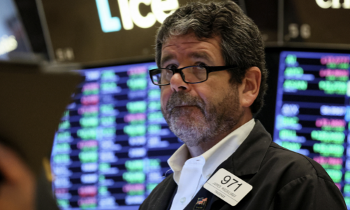 Chứng khoán Mỹ “xanh” nhờ cổ phiếu Tesla, giá dầu đi xuống