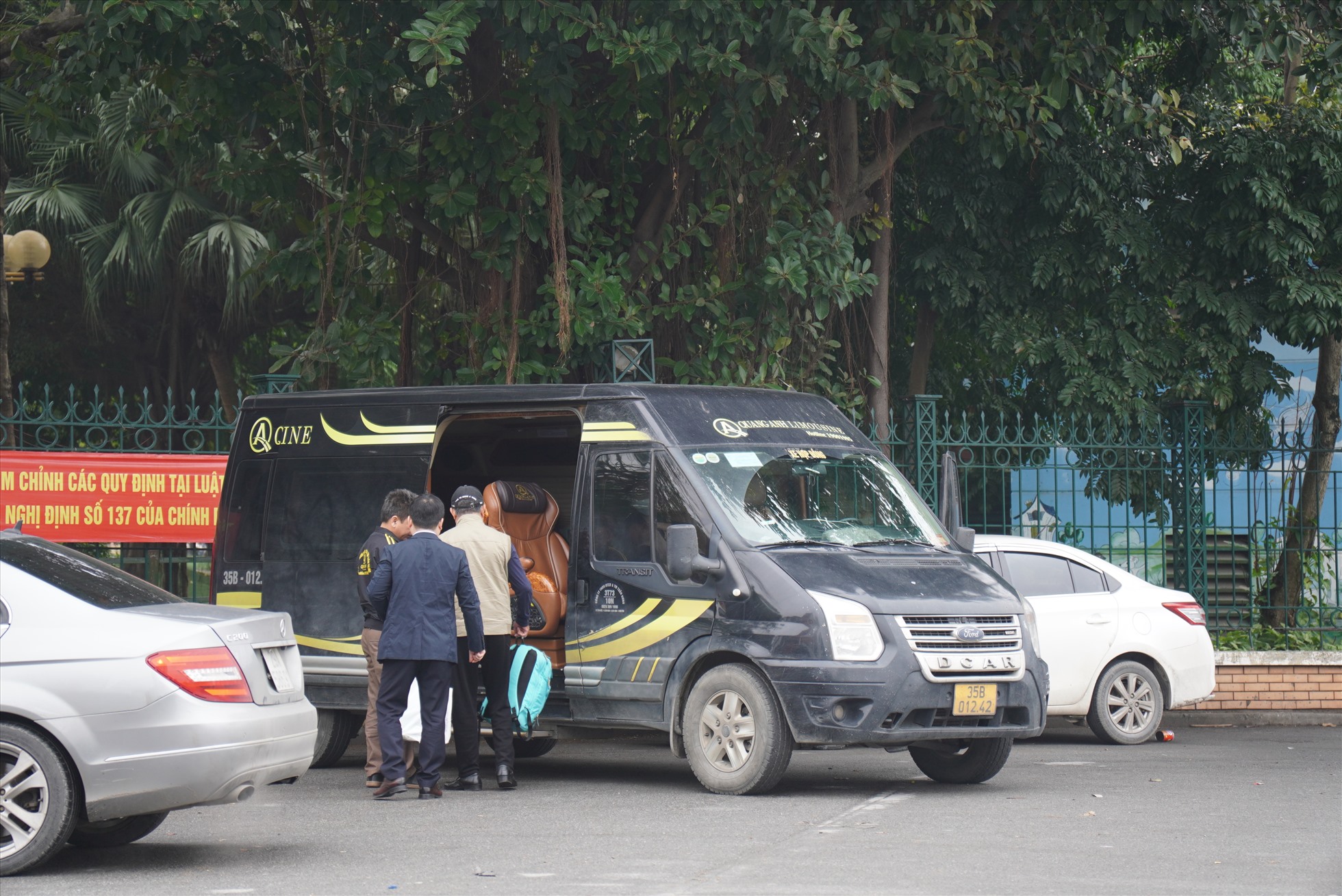 Tình trạng xe hợp đồng "đột lốt" xe cố định tại các  tỉnh thành đang gây mất trật tự an toàn giao thông đường bộ - Ảnh minh họa