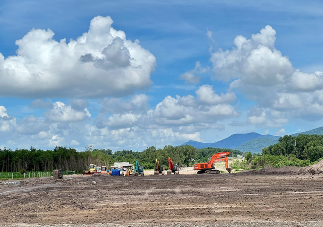 Khu vực thi c&ocirc;ng của dự &aacute;n th&agrave;nh phần 3, đoạn qua tỉnh B&agrave; Rịa - Vũng T&agrave;u. Ảnh: Mỹ Lệ.