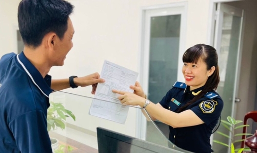 Xuất nhập khẩu “hãm” đà giảm tốc, thu ngân sách ngành hải quan tăng nhẹ