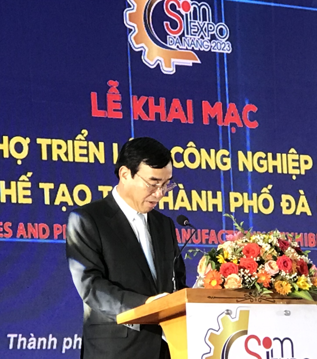 Chủ tịch UBND TP. Đà Nẵng Lê Trung Chinh phát biểu khai mạc Hội chợ. Ảnh Ngô Anh Văn