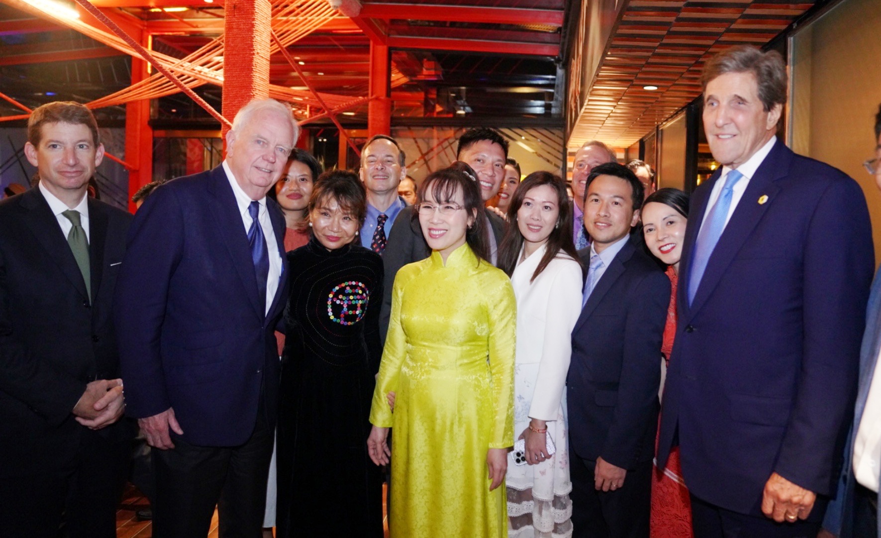 Đặc phái viên tổng thống Mỹ John Kerry hoan nghênh và chúc mừng cho hợp tác giữa Vietjet và Boeing.