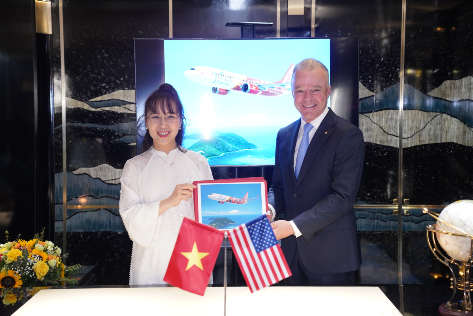 Vietjet và Boeing đã đạt được những thoả thuận thương mại quan trọng trong chuyến thăm cấp Nhà nước của Tổng thống Hoa Kỳ Joe Biden đến Việt Nam.