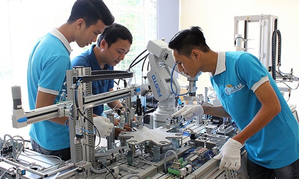 Học nghề đang trở thành lựa chọn ưu tiên của nhiều bạn trẻ - Ảnh minh họa